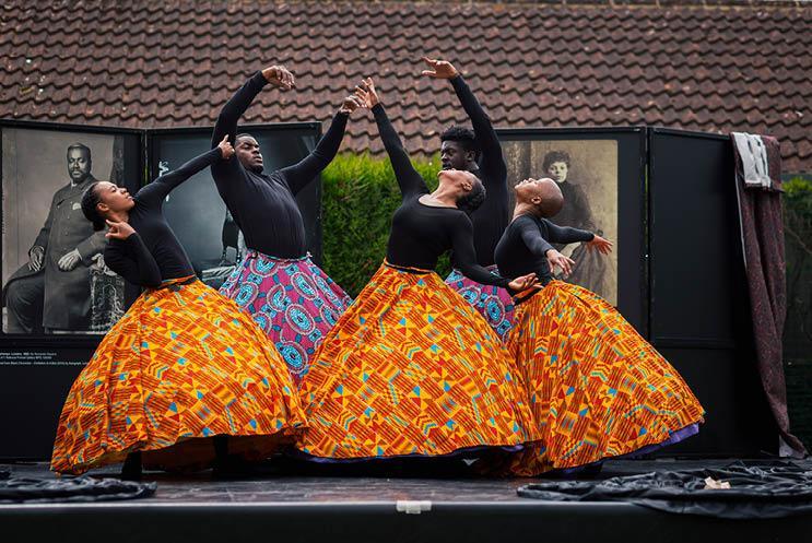 Victorian dancers