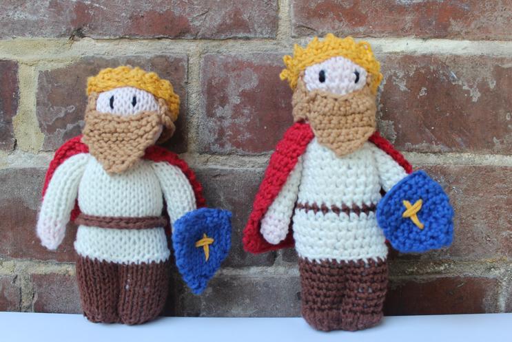 Two knitted Alfs